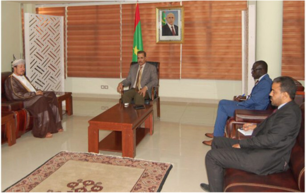 Le ministre du Commerce reçoit l’ambassadeur d’Oman Le ministre du Commerce reçoit l’ambassadeur d’Oman