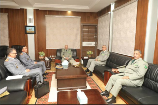 Le chef d’état-major général des armées a eu une séance de travail avec l’inspecteur général des forces armées marocaines Le chef d’état-major général des armées a eu une séance de travail avec l’inspecteur général des forces armées marocaines