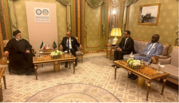 Le Président de la République s’entretient avec le Président iranien Le Président de la République s’entretient avec le Président iranien