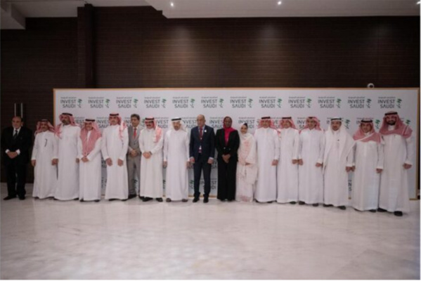 Le ministre des finances passe en revue devant le ministre saoudien de l’investissement et des responsables de sociétés saoudiennes les opportunités d’investissement offertes par la Mauritanie Le ministre des finances passe en revue devant le ministre saoudien de l’investissement et des responsables de sociétés saoudiennes les opportunités d’investissement offertes par la Mauritanie