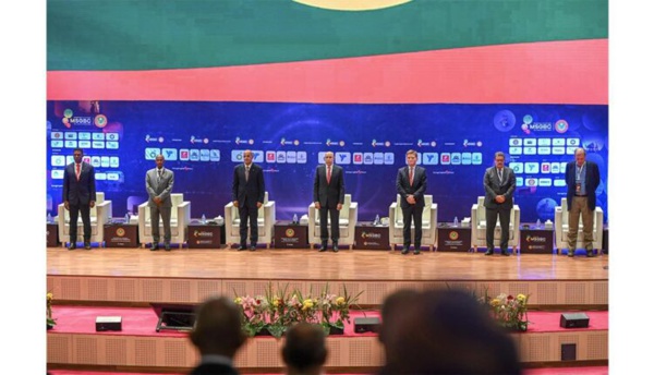 Le Président de la République supervise le lancement de la troisième édition de la Conférence et Exposition sur le pétrole, le gaz et l’énergie des pays riverains du bassin côtier Le Président de la République supervise le lancement de la troisième édition de la Conférence et Exposition sur le pétrole, le gaz et l’énergie des pays riverains du bassin côtier
