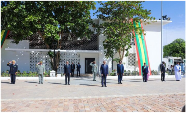 Le Président de la République préside, au palais présidentiel à Nouakchott, la cérémonie de levée de couleurs Le Président de la République préside, au palais présidentiel à Nouakchott, la cérémonie de levée de couleurs
