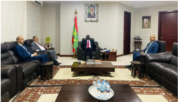 Le ministre des Affaires étrangères reçoit l’ambassadeur d’Algérie