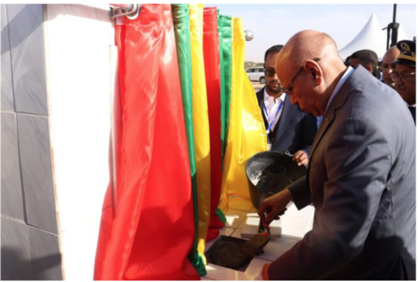 Le Président de la République pose la 1ère pierre du projet d’électrification de 13 villages de la wilaya du Trarza
