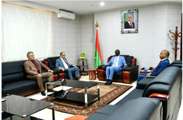 Le ministre des Affaires Étrangères reçoit l’ambassadeur d’Algérie Le ministre des Affaires Étrangères reçoit l’ambassadeur d’Algérie