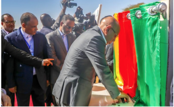 Le Président de la République pose la première pierre du projet de liaison électrique entre Gorgol et le Guidimagha Le Président de la République pose la première pierre du projet de liaison électrique entre Gorgol et le Guidimagha