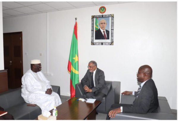 Le ministre de l’Équipement reçoit l’ambassadeur du Mali Le ministre de l’Équipement reçoit l’ambassadeur du Mali