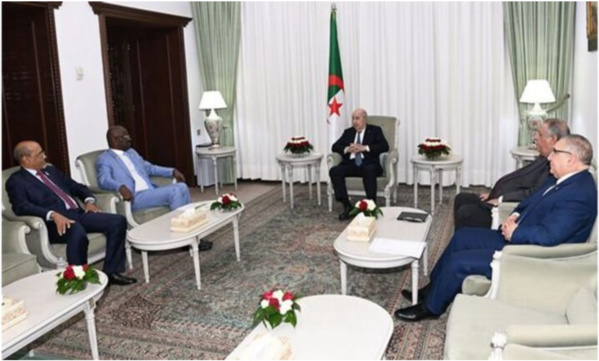 Le ministre des Affaires étrangères transmet au Président algérien un message verbal du Président de la République Le ministre des Affaires étrangères transmet au Président algérien un message verbal du Président de la République