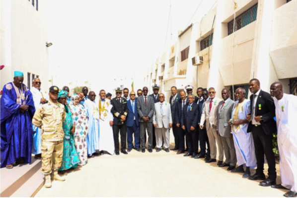 Le ministre de la Pêche et de l’Économie maritime décore au nom du Président de la République un certain nombre de cadres, dirigeants et travailleurs de son secteur Le ministre de la Pêche et de l’Économie maritime décore au nom du Président de la République un certain nombre de cadres, dirigeants et travailleurs de son secteur