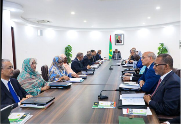 Le Premier ministre préside la réunion du Conseil supérieur de l’industrie Le Premier ministre préside la réunion du Conseil supérieur de l’industrie