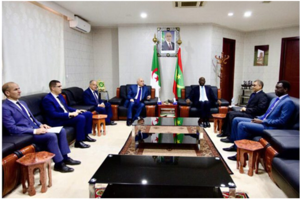 Le ministre des Affaires étrangères rencontre son homologue algérien Le ministre des Affaires étrangères rencontre son homologue algérien