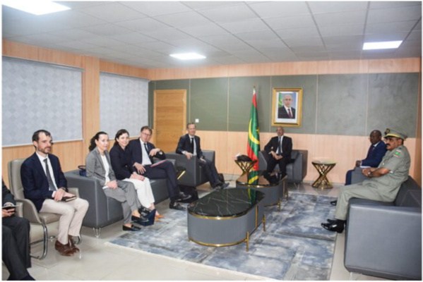 Le ministre de la Défense nationale s’entretient avec la délégation de l’UE Le ministre de la Défense nationale s’entretient avec la délégation de l’UE