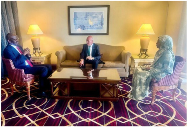 Le ministre des Affaires étrangères s’entretient avec le délégué de la Ligue arabe auprès de l’Union africaine Le ministre des Affaires étrangères s’entretient avec le délégué de la Ligue arabe auprès de l’Union africaine