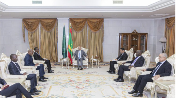 Le Président de la République reçoit un envoyé spécial du Président rwandais Le Président de la République reçoit un envoyé spécial du Président rwandais