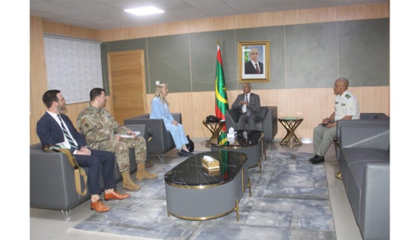 Le ministre de la Défense nationale reçoit l’ambassadrice des États-Unis d’Amérique Le ministre de la Défense nationale reçoit l’ambassadrice des États-Unis d’Amérique