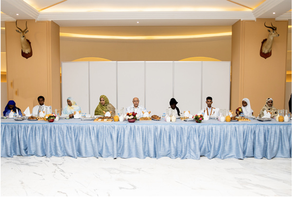 Au cours de l’Iftar en l’honneur d’un groupe de jeunes, le Président de la République appelle à se départir de la mentalité d’assisté et à s’orienter vers la formation professionnelle Au cours de l’Iftar en l’honneur d’un groupe de jeunes, le Président de la République appelle à se départir de la mentalité d’assisté et à s’orienter vers la formation professionnelle