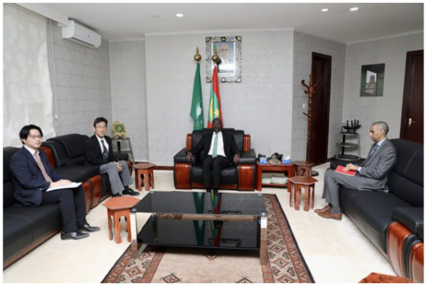 Le ministre des Affaires Etrangères reçoit l’ambassadeur du Japon Le ministre des Affaires Etrangères reçoit l’ambassadeur du Japon