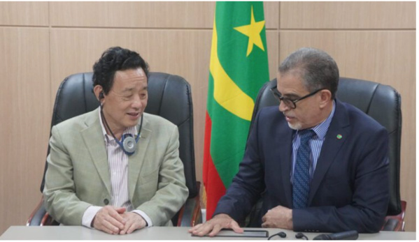 Le délégué général à TAAZOUR discute avec le directeur général de la FAO des possibilités de coopération Le délégué général à TAAZOUR discute avec le directeur général de la FAO des possibilités de coopération