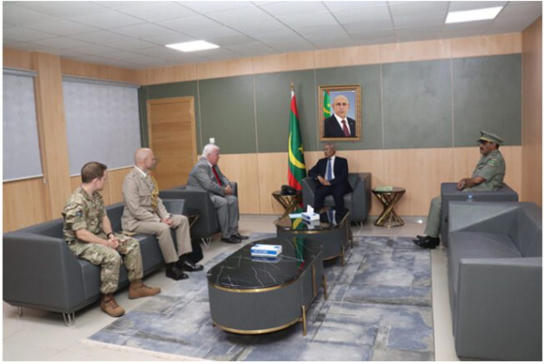 Le ministre de la Défense nationale s’entretient avec l’ambassadeur britannique Le ministre de la Défense nationale s’entretient avec l’ambassadeur britannique