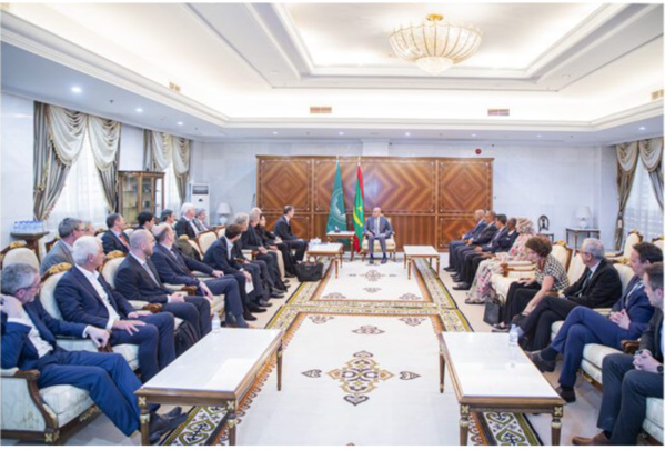 Le Président de la République reçoit une délégation d’investisseurs européens Le Président de la République reçoit une délégation d’investisseurs européens