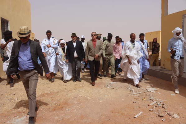 Gorgol: le Délégué Général de TAAZOUR inaugure le collège d'El Hela et s'engage à étudier les problèmes liés à l'accès de la commune de Melzem Teichet à l'eau Gorgol: le Délégué Général de TAAZOUR inaugure le collège d'El Hela et s'engage à étudier les problèmes liés à l'accès de la commune de Melzem Teichet à l'eau