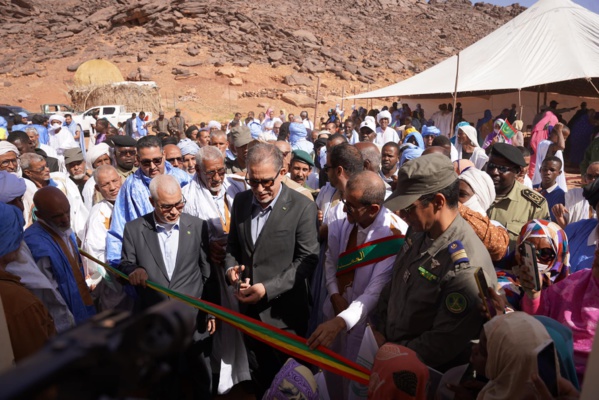 Adrar toujours : Le Délégué Général de TAAZOUR inaugure une école à Mhaïreth et s'engage à étudier les problèmes liés à l'approvisionnement en eau du village-oasis Adrar toujours : Le Délégué Général de TAAZOUR inaugure une école à Mhaïreth et s'engage à étudier les problèmes liés à l'approvisionnement en eau du village-oasis