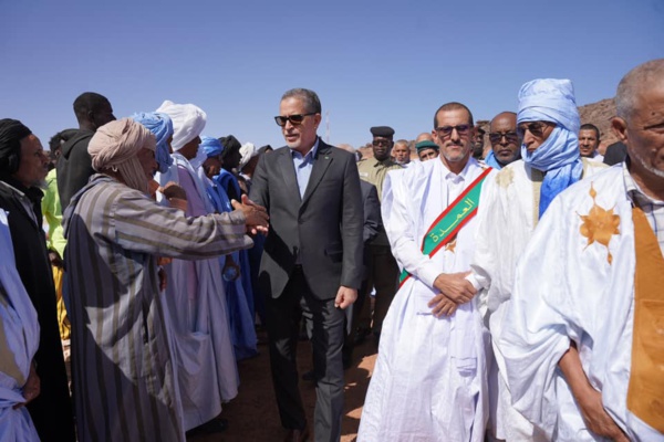 Adrar toujours : Le Délégué Général de TAAZOUR inaugure une école à Mhaïreth et s'engage à étudier les problèmes liés à l'approvisionnement en eau du village-oasis Adrar toujours : Le Délégué Général de TAAZOUR inaugure une école à Mhaïreth et s'engage à étudier les problèmes liés à l'approvisionnement en eau du village-oasis