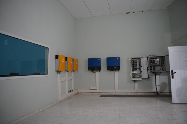 Une première à Aïn Savra: le Délégué Général de TAAZOUR inaugure une centrale électrique Une première à Aïn Savra: le Délégué Général de TAAZOUR inaugure une centrale électrique