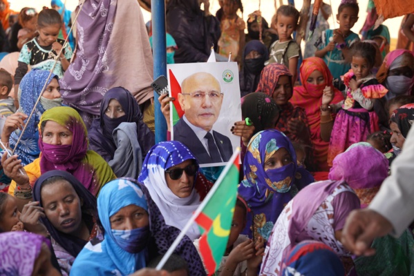 Le Délégué Général de TAAZOUR pose la première pierre d'une adduction d'eau potable dans le village d'Areyth et inaugure une boutique communautaire approvisionnée en vivres. Le Délégué Général de TAAZOUR pose la première pierre d'une adduction d'eau potable dans le village d'Areyth et inaugure une boutique communautaire approvisionnée en vivres.