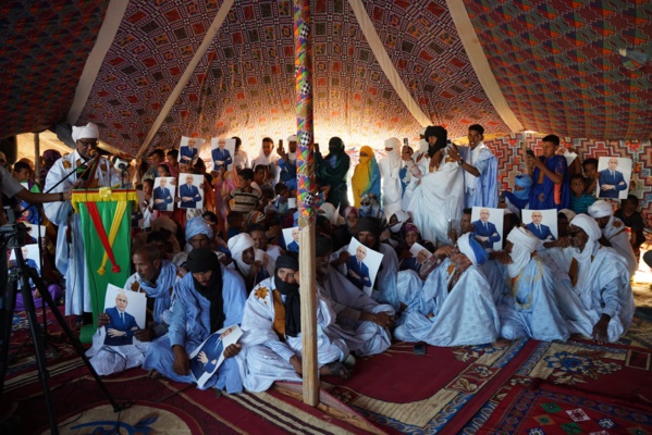 Le Délégué Général de TAAZOUR pose la première pierre d'une adduction d'eau potable dans le village d'Areyth et inaugure une boutique communautaire approvisionnée en vivres. Le Délégué Général de TAAZOUR pose la première pierre d'une adduction d'eau potable dans le village d'Areyth et inaugure une boutique communautaire approvisionnée en vivres.