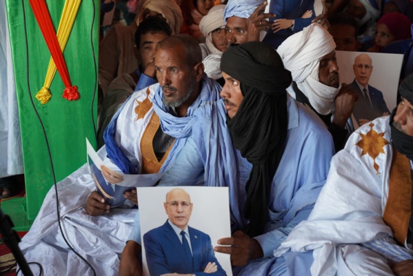 Le Délégué Général de TAAZOUR pose la première pierre d'une adduction d'eau potable dans le village d'Areyth et inaugure une boutique communautaire approvisionnée en vivres. Le Délégué Général de TAAZOUR pose la première pierre d'une adduction d'eau potable dans le village d'Areyth et inaugure une boutique communautaire approvisionnée en vivres.