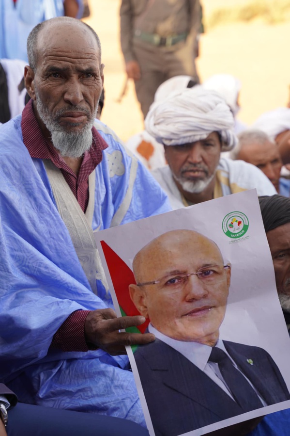 Le Délégué Général de TAAZOUR pose la première pierre d'une adduction d'eau potable dans le village d'Areyth et inaugure une boutique communautaire approvisionnée en vivres.