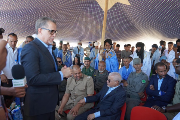 Le Délégué Général de TAAZOUR pose la première pierre d'une adduction d'eau potable dans le village d'Areyth et inaugure une boutique communautaire approvisionnée en vivres.