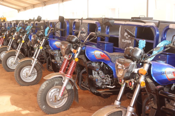 Assaba : Le Président de la République visite les logements sociaux construits par TAAZOUR et assiste au lancement du programme pour l'emploi et  l'insertion socioéconomique des jeunes de Kiffa  Assaba : Le Président de la République visite les logements sociaux construits par TAAZOUR et assiste au lancement du programme pour l'emploi et  l'insertion socioéconomique des jeunes de Kiffa