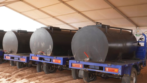 Assaba : Le Président de la République visite les logements sociaux construits par TAAZOUR et assiste au lancement du programme pour l'emploi et  l'insertion socioéconomique des jeunes de Kiffa  Assaba : Le Président de la République visite les logements sociaux construits par TAAZOUR et assiste au lancement du programme pour l'emploi et  l'insertion socioéconomique des jeunes de Kiffa