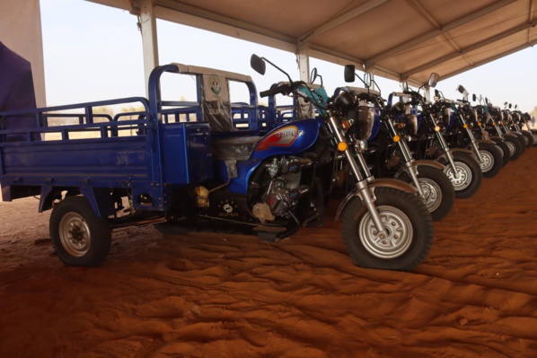 Assaba : Le Président de la République visite les logements sociaux construits par TAAZOUR et assiste au lancement du programme pour l'emploi et  l'insertion socioéconomique des jeunes de Kiffa  Assaba : Le Président de la République visite les logements sociaux construits par TAAZOUR et assiste au lancement du programme pour l'emploi et  l'insertion socioéconomique des jeunes de Kiffa