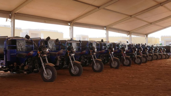 Assaba : Le Président de la République visite les logements sociaux construits par TAAZOUR et assiste au lancement du programme pour l'emploi et  l'insertion socioéconomique des jeunes de Kiffa  Assaba : Le Président de la République visite les logements sociaux construits par TAAZOUR et assiste au lancement du programme pour l'emploi et  l'insertion socioéconomique des jeunes de Kiffa