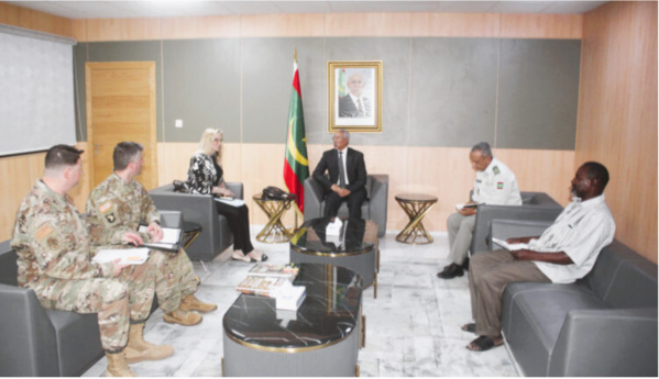 Le ministre de la défense nationale reçoit l’ambassadeur des États-Unis d’Amérique accrédité auprès de notre pays Le ministre de la défense nationale reçoit l’ambassadeur des États-Unis d’Amérique accrédité auprès de notre pays