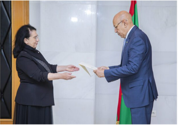 Le Président de la République reçoit les lettres de créance de l’ambassadrice italienne Le Président de la République reçoit les lettres de créance de l’ambassadrice italienne