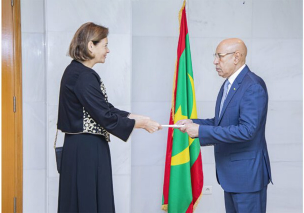 Le Président de la République reçoit les lettres de créance de l’Ambassadrice de la République d’Autriche Le Président de la République reçoit les lettres de créance de l’Ambassadrice de la République d’Autriche