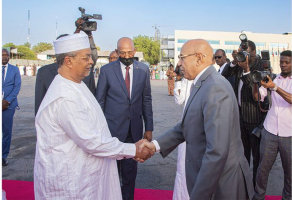 Le Président de la République, Président de l’Union africaine arrive à N’Djamena pour assister à l’investiture du Président tchadien élu Le Président de la République, Président de l’Union africaine arrive à N’Djamena pour assister à l’investiture du Président tchadien élu