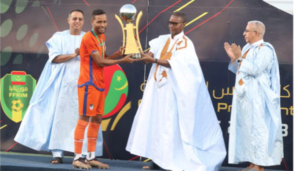 Le Premier ministre supervise la finale de la coupe du Président de la République en football Le Premier ministre supervise la finale de la coupe du Président de la République en football