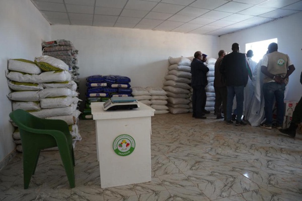 Le Délégué Général de TAAZOUR inaugure, depuis Bourat, 52 boutiques communautaires offrant 104 opportunités d'emploi aux jeunes Le Délégué Général de TAAZOUR inaugure, depuis Bourat, 52 boutiques communautaires offrant 104 opportunités d'emploi aux jeunes