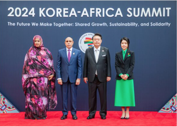 Le Président de la République et la Première Dame participent à un dîner en l’honneur des chefs de délégations au Sommet Corée-Afrique Le Président de la République et la Première Dame participent à un dîner en l’honneur des chefs de délégations au Sommet Corée-Afrique