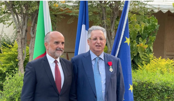 Le célèbre entrepreneur mauritanien Mohamed Ould Bouamatou décoré par la France de la Légion d’honneur