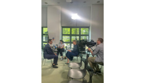 Dans une interview accordée à la chaîne allemande DW, le ministre de l’Économie expose l’expérience de notre pays en matière de capital humain, d’éducation et de protection sociale Dans une interview accordée à la chaîne allemande DW, le ministre de l’Économie expose l’expérience de notre pays en matière de capital humain, d’éducation et de protection sociale