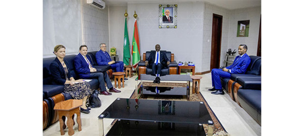 Le ministre des affaires étrangères reçoit le chargé d’affaires de l’ambassade des États-Unis Le ministre des affaires étrangères reçoit le chargé d’affaires de l’ambassade des États-Unis