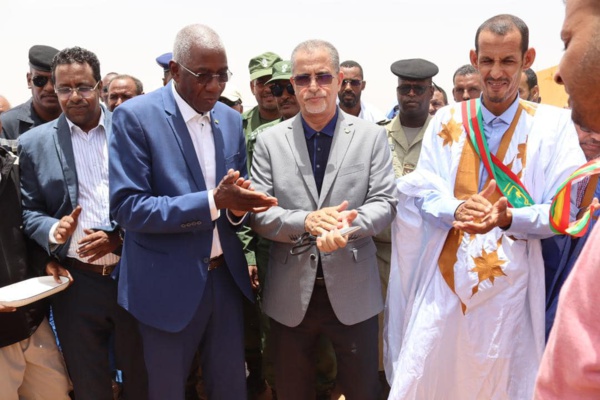 Au coeur de l'Aftout, le Délégué Général de TAAZOUR inaugure et lance d'importants agricoles et éducatifs Au coeur de l'Aftout, le Délégué Général de TAAZOUR inaugure et lance d'importants agricoles et éducatifs