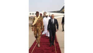 Arrivée à Nouakchott du ministre malien de la Défense et des anciens combattants Arrivée à Nouakchott du ministre malien de la Défense et des anciens combattants