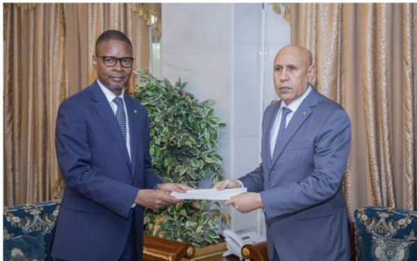 Le Premier ministre présente la démission de son gouvernement au Président de la République Le Premier ministre présente la démission de son gouvernement au Président de la République